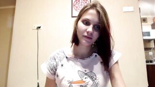Lilly a terhes tini spiné maszturbációja