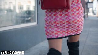 Zoe Bloom élvezi ha popóba reszelik