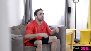 A fullos tini hölgyemény tv nézés helyzett szopna