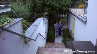Fater lerendezi a tini sunát