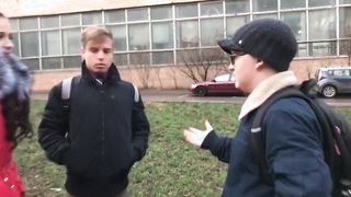 Tini csajszit a haverjai basszák meg