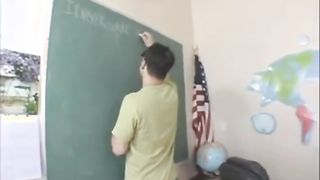 Hatalmas keblű tanárnők