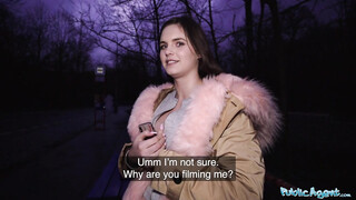 20 éves méretes csöcsű amatőr tini