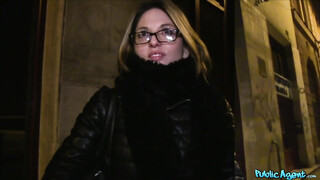 Rachel pénzért cidázza a pélót