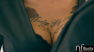 Anna Bell Peaks a tetovált fullos muff