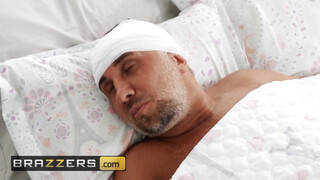 Brazzers - Brooklyn Gray szőrös pinája megbaszva