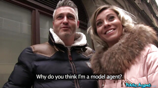 Public Agent - Vicky Love más hapsi káróján lovagol