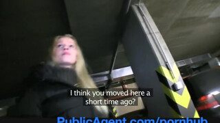 PublicAgent - Bella Karina a hatalmas cickós világos szőke
