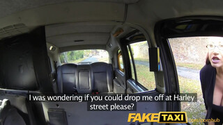 FakeTaxi - nagy cicis Milf szétbaszatja magát a Taxiban