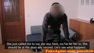 FakeAgent - picike világos szőke hölgyemény nem nedvesedik