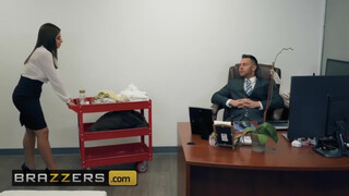 Brazzers - Ella Knox az óriás tőgyes brazil lány