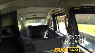 FakeTaxi amerikai félvér kisasszony kúrni akar