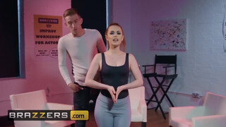 Brazzers - Ella Hughes muffjában a hatalmas fallosz