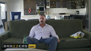 Brazzers - a tetovált pornószínész kiscsaj elpusztítva