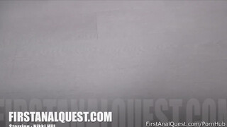 Nikki Hill méretes feneke megbaszva - First Anal Quest