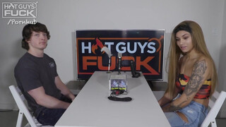 Kolumbiai tini hölgyemény és a sportos pasi - Hot Guys Fuck