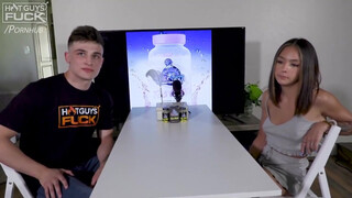Tini pici csöcsű bige és a tetovált manus - Hot Guys Fuck