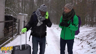 Hatalmas didkós tini bige és a turista srácok - Fake Hostel