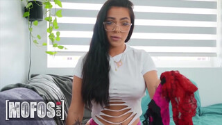 Mofos - Mj Fresh a szexy méretes csöcsű tini