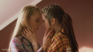 UltraFilms - Nancy Ace és Leah Maus nyaldossák egymást