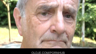 Oldje - az vén motoros és a tini kiscsaj