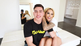 Hot Guys Fuck - Latina pasi és a világos szőke barátnője dugnak