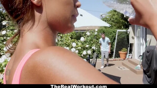 TheRealWorkout - barna fullos fitness vlogger videója