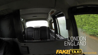 FakeTaxi - méretes cickós világos szőke bula