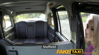 FakeTaxi - vékony csaj szexy csizmában