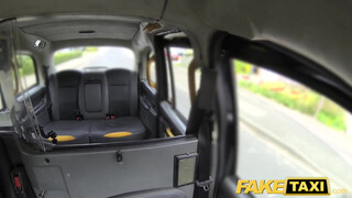 Fake Taxi - Méretes picsájú kolumbiai milf hátsó bejáratba kúrva