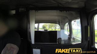 FakeTaxi - ártatlan kicsike tini lány és a vastag bájdorong
