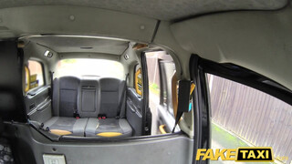 Fake Taxi - Rina Ellis a izgató sulis nőci