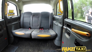 Fake Taxi - Csöcsös lány szexel a hátsó ülésen