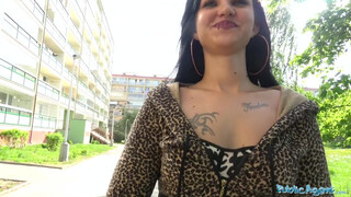 Public Agent - elhagyatott épületben a kreol csajjal