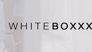 WhiteBoxxx - selymes bőrű barna csaj