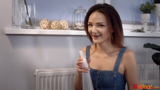 18videoz - Olivia Trunk kipróbálja popsiba is