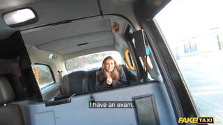 Fake Taxi - 18 éves nőci hátsó bejáratba rakva