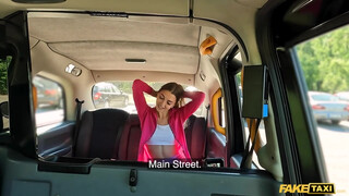 Fake Taxi - Sportos kiscsaj bekúrva a taxiban
