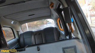 Fake Taxi - Didi Zerati a méretes cickós francia csajszi