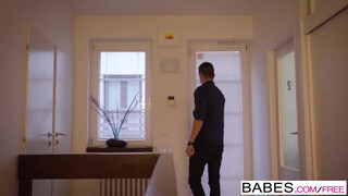 Babes - Paula Shy a hatalmas cickós bige