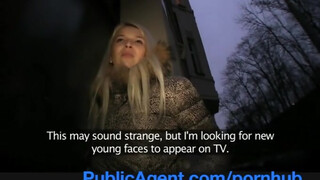 PublicAgent - Karol Lilien a hatalmas cicis szöszi