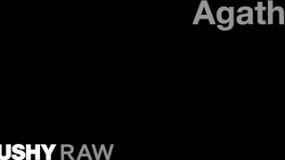 TUSHYRAW - Agatha a fullos vörös hajú csajszi