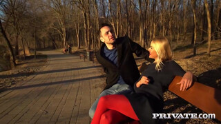 Private com - Zlata Shine a dögös méretes mellű milf