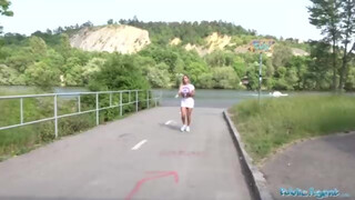 Public Agent - Hatalmas tőgyes formás seggű nőci