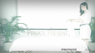 PrivateBlack - Julia Rocka a fullos masszőr hölgyemény