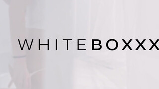 WHITEBOXXX - Monika Benz és Sabrisse cidázzák egymás punciját