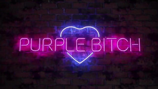 Purple Bitch durván hátsó bejáratba tolva