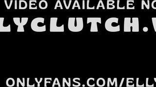 Elly Clutch telózás közben pélót szop