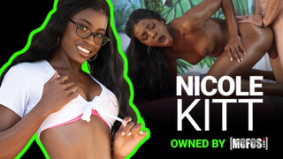Mofos - Nicole Kitt a fullos hatalmas csöcsű néger hölgyemény