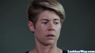 Forró leszbi csoportos szex vörös tinivel és milf-fel